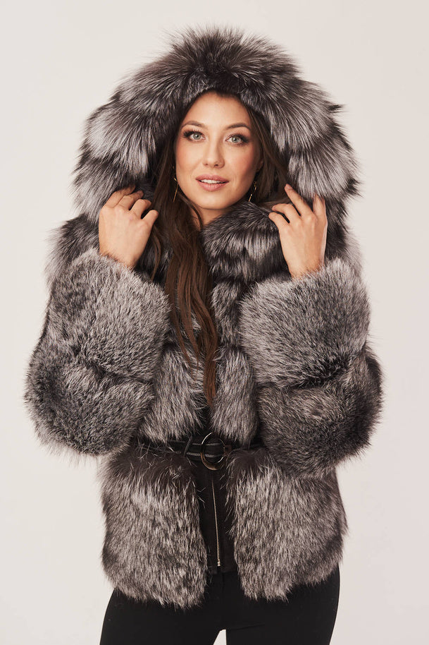 MANTEAU EN FOURRURE DE RENARD ARGENTÉ